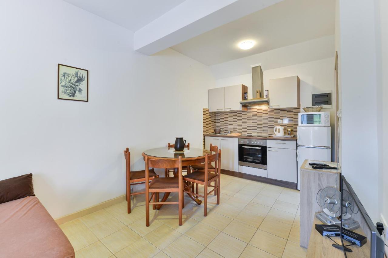 Apartment By The Sea - 20037